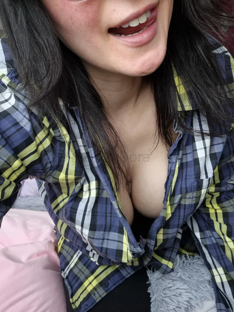 Downblouse [F] posted by DizzyDora_