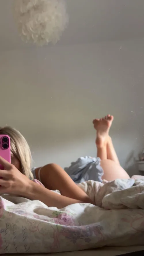 Drei Löcher, die auf dich warten by Local-Armadillo6897