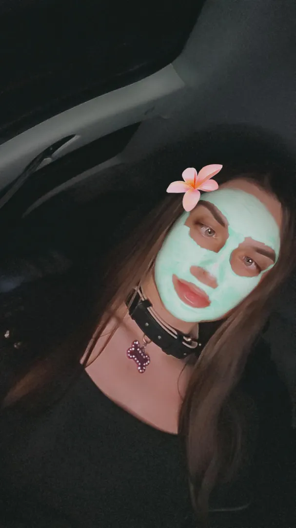 Driving with my collar  posted by GlitterGiiiirl