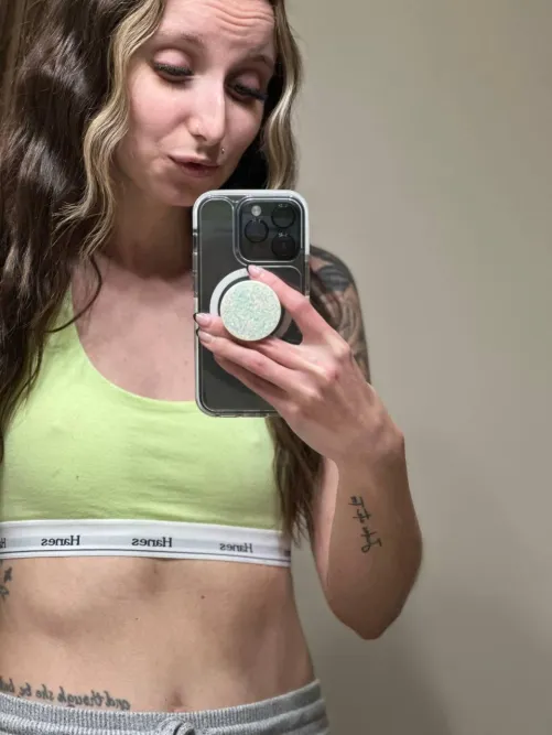 drop a ❤️ and I'll send u my nudes (first 60 guys only) by briaronlyxo