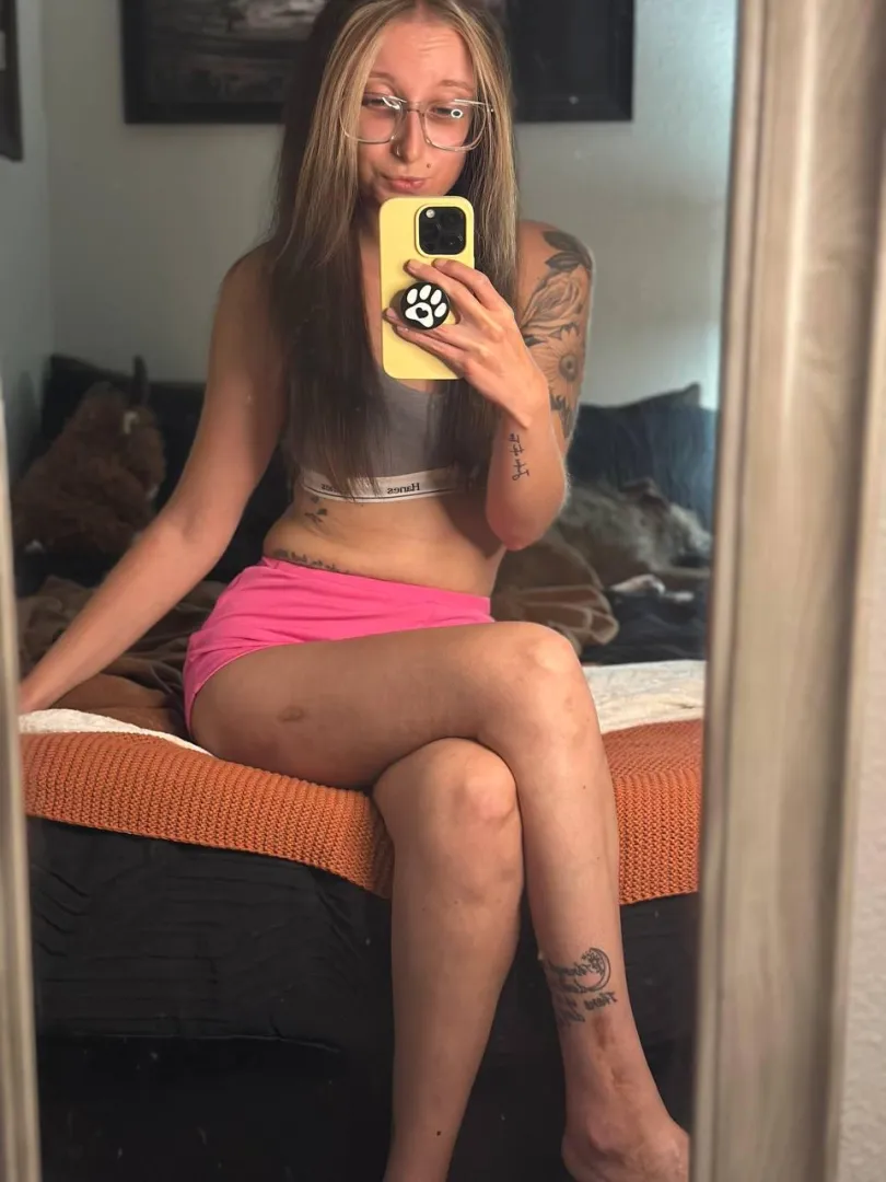 drop a  and I'll send u nudes (first 69 guys only) just be patient posted by briaronlyxo