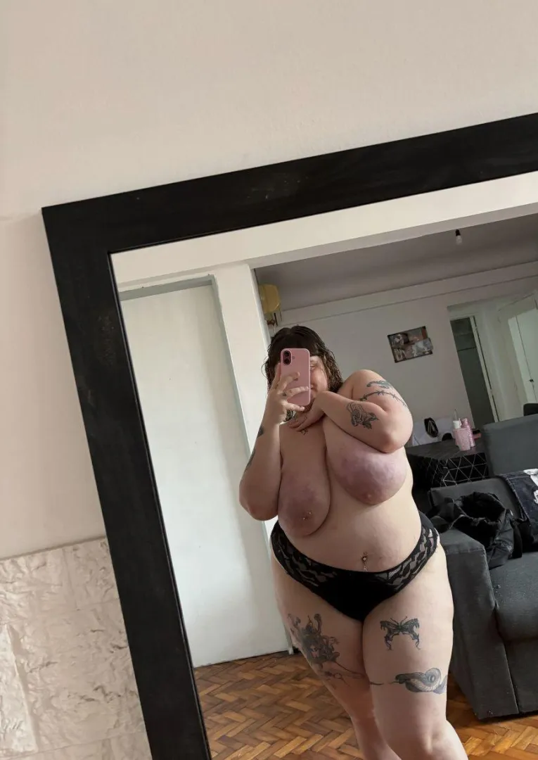 Drop your spot if you’re ready to get lost in these curves posted by StellaVibex