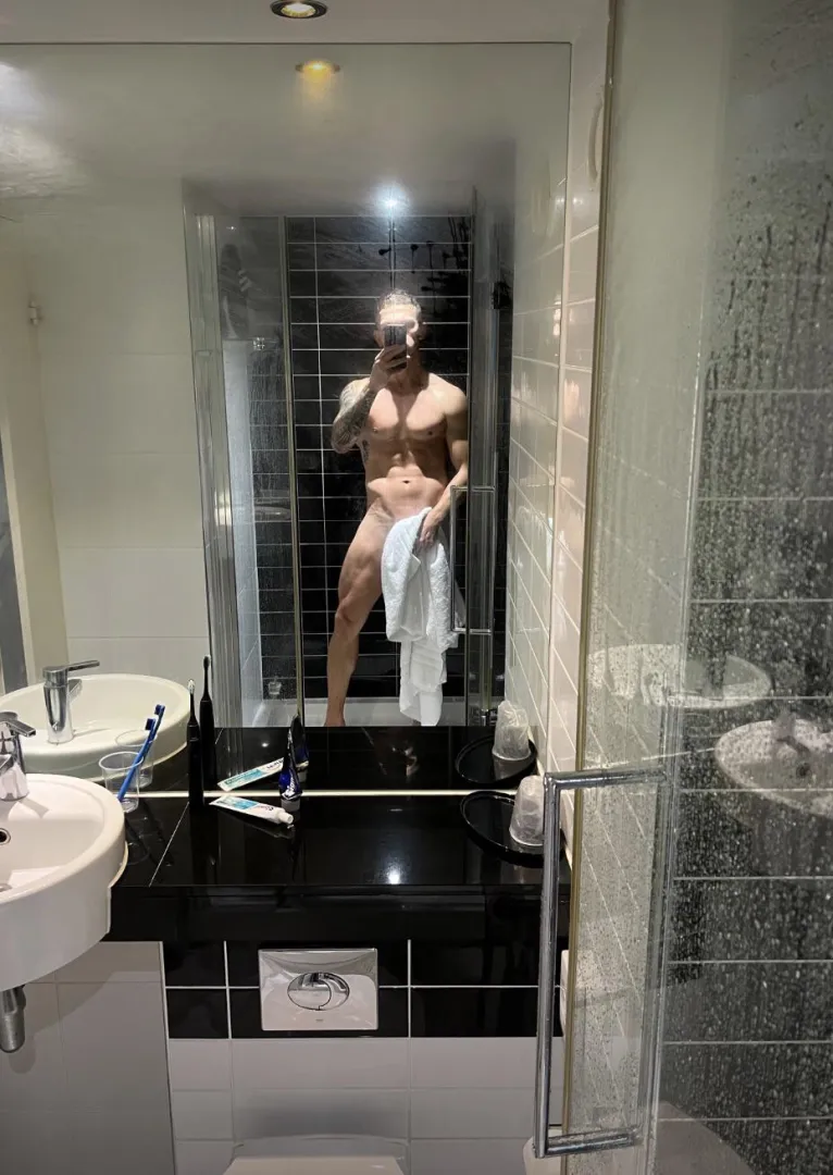 Dropping towel for upvt posted by Daddy-Fit1989