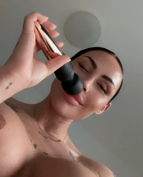 Du ved hvor du finder resten  by Klutzy_Throat3547