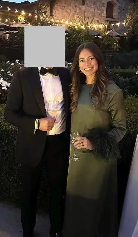 Early 30s couple in city. She has a deep fantasy of a bull in the city that has seen her or her friends before and recognizes her (and hopefully chatted with her). Preferred early 30s, 7.5+. posted by Bigstick03