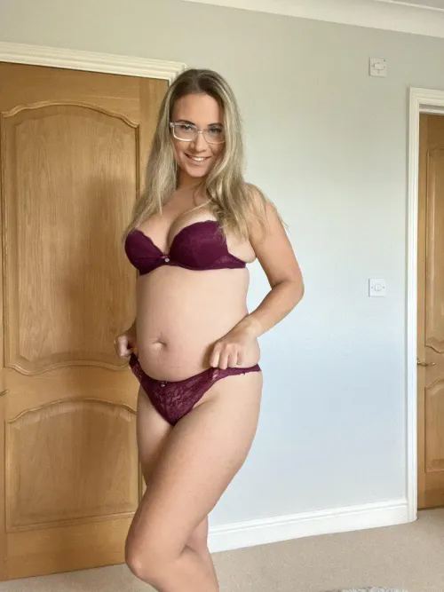 Easy confidence, zero rush by pregnantjennyxo