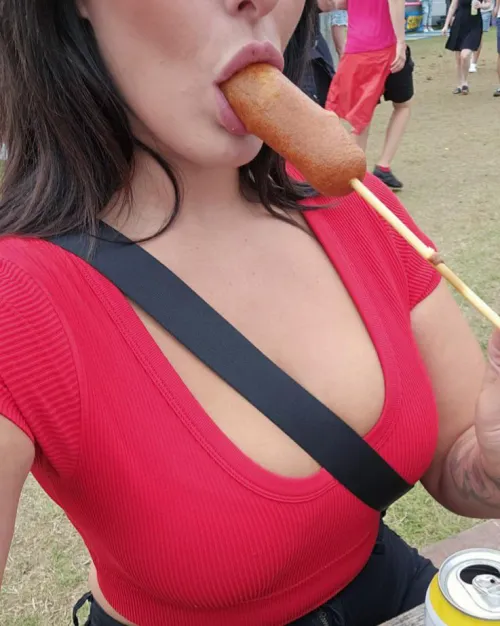 Eating corndog turns me on by gLiMmEzLuNiEe
