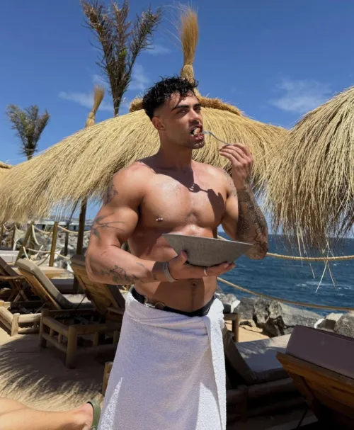 Eating so they grow by ivan-castillo