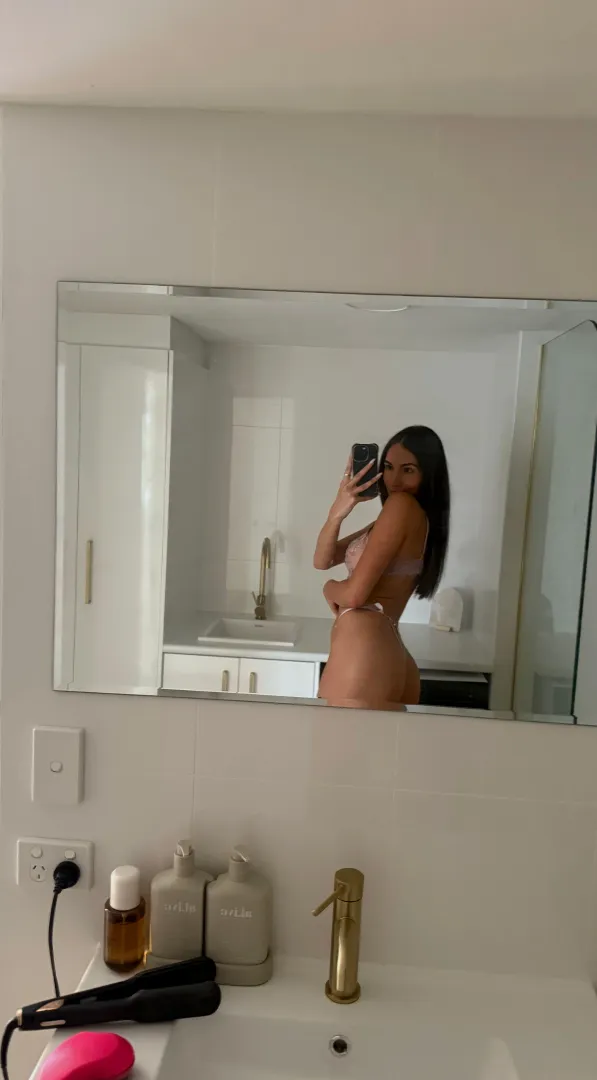 effortlessly distracting posted by Dense-Job6617