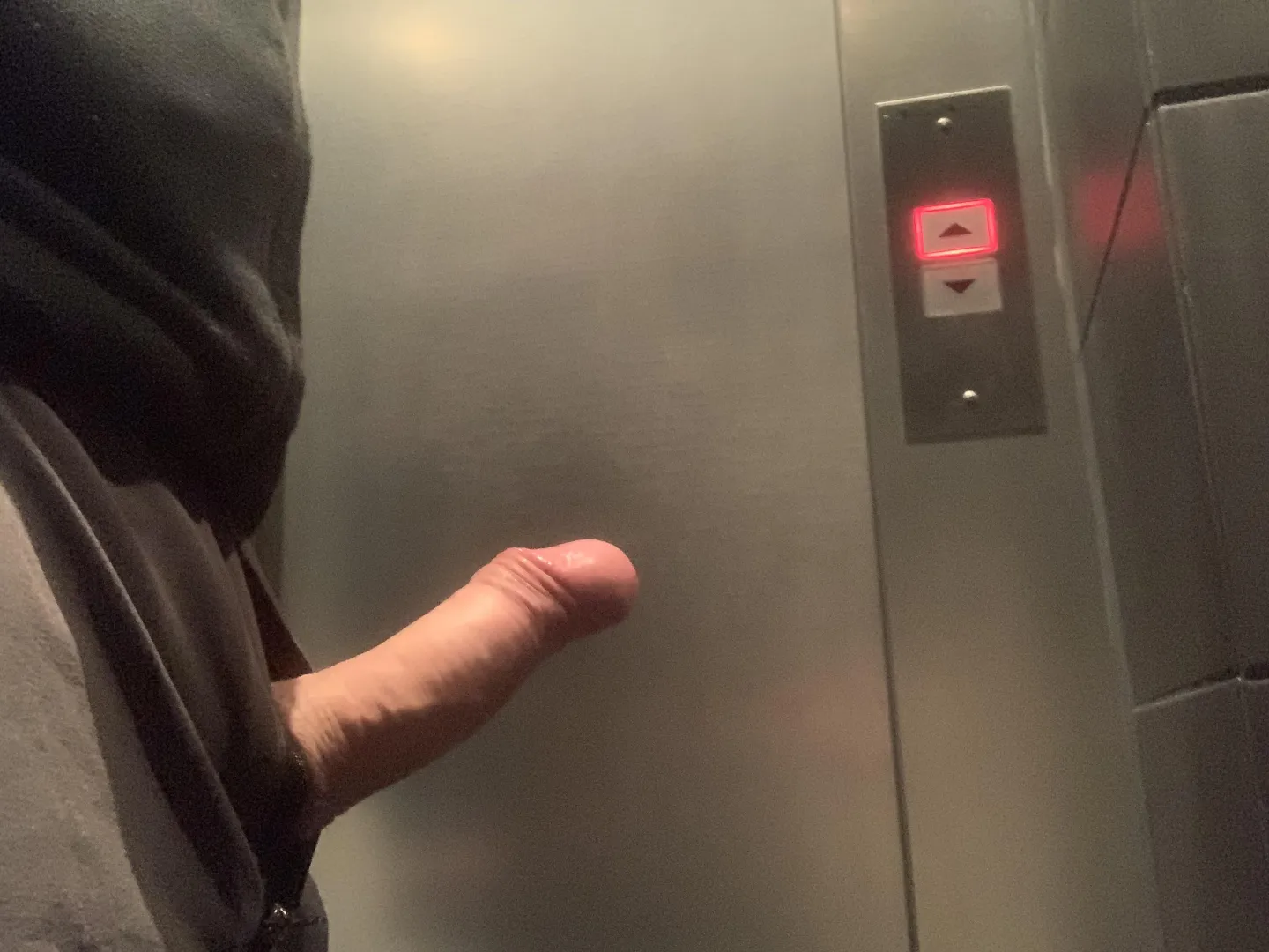 Einen geilen guten morgen aus dem Fahrstuhl posted by Bj-1986