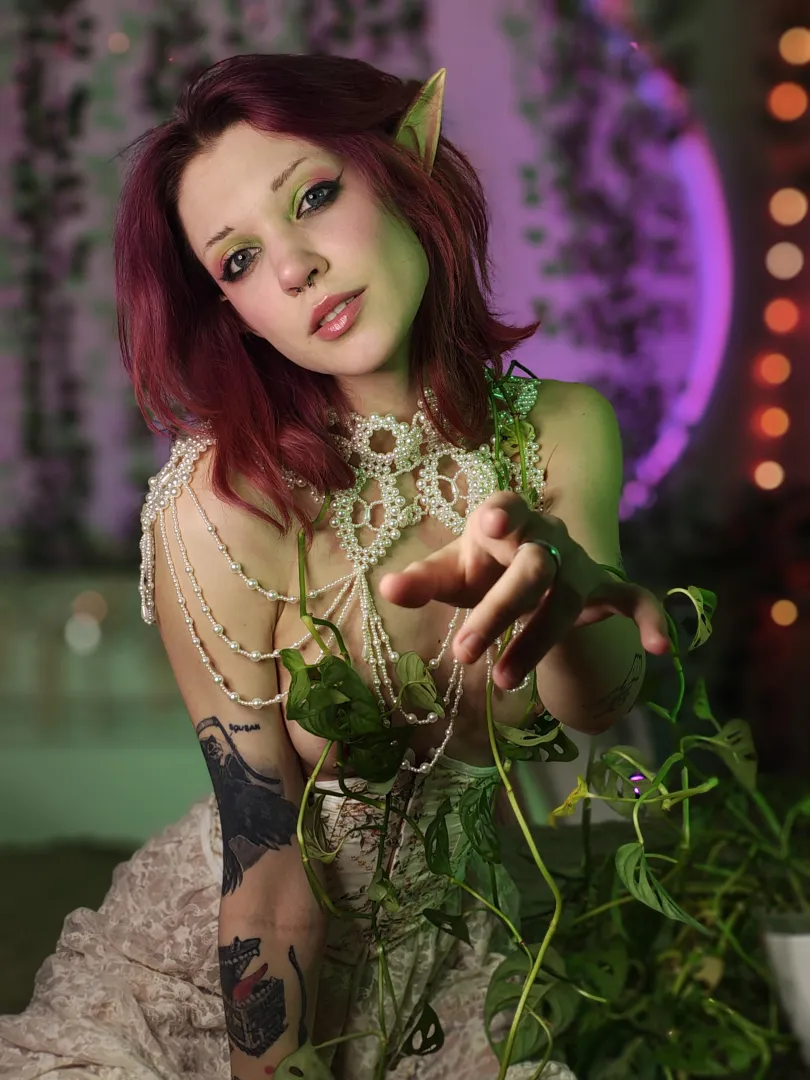 elf slut's vines wanna wrap your cock come get tangled, hero? posted by Glimmermallow