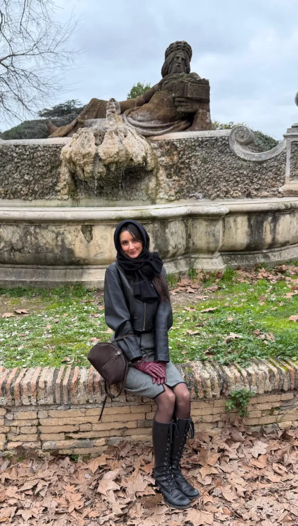 Eliza in Rome posted by MightyMask_