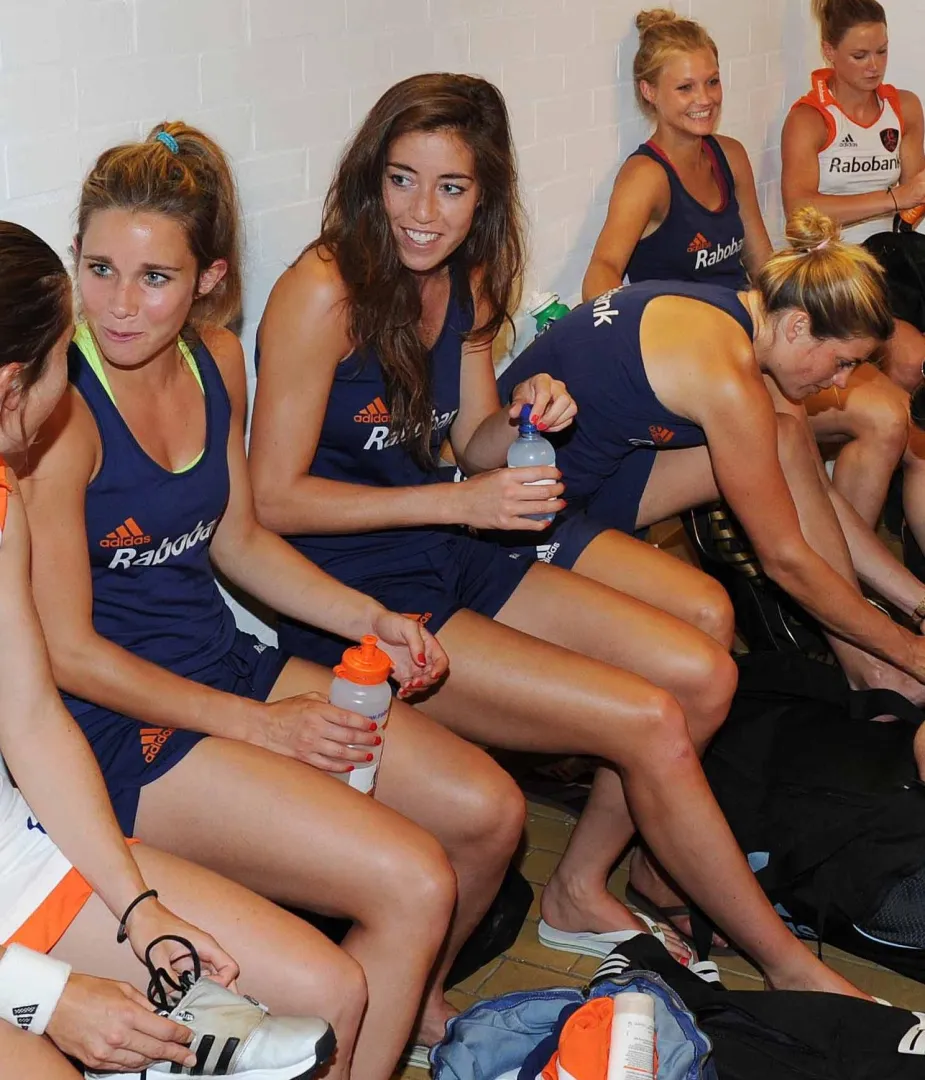 Ellen Hoog and Naomi van As posted by Graafzon