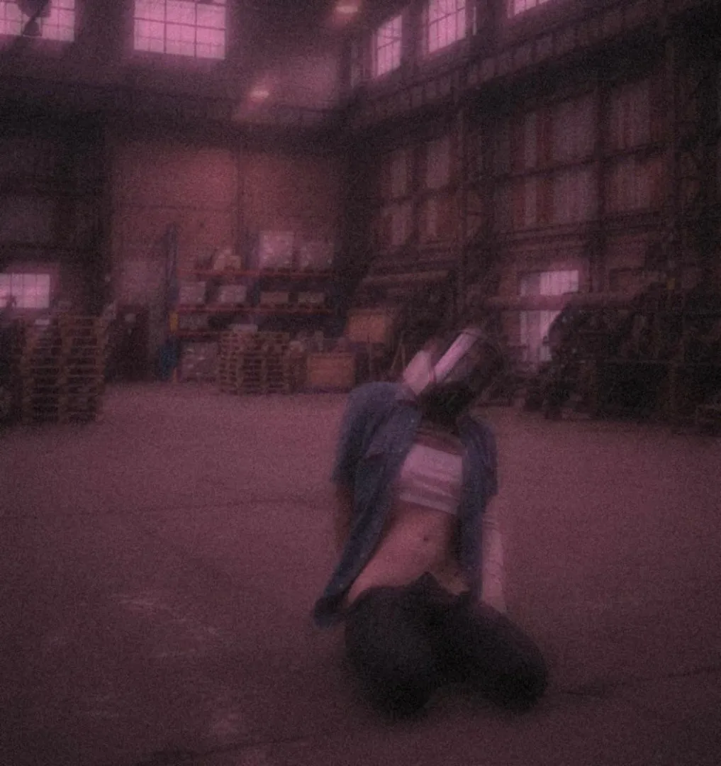 Ellie needs a rest after traveling for so long… if only there was someone to help deliver some well deserved relaxation (Me) posted by EllieBeanXXX