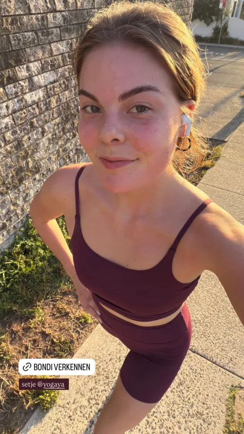 Eloise van Oranje by Comfort_Curve250