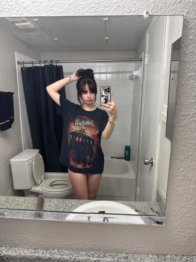 emo and really shy.. still date me? posted by stellablazeee