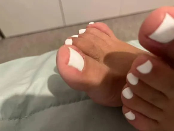 Enjoy having these toes THIS close to your face. What's your next move posted by arboldebolas
