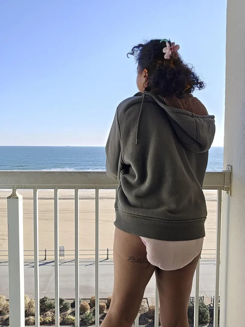 enjoy the view  posted by omutsukitsu