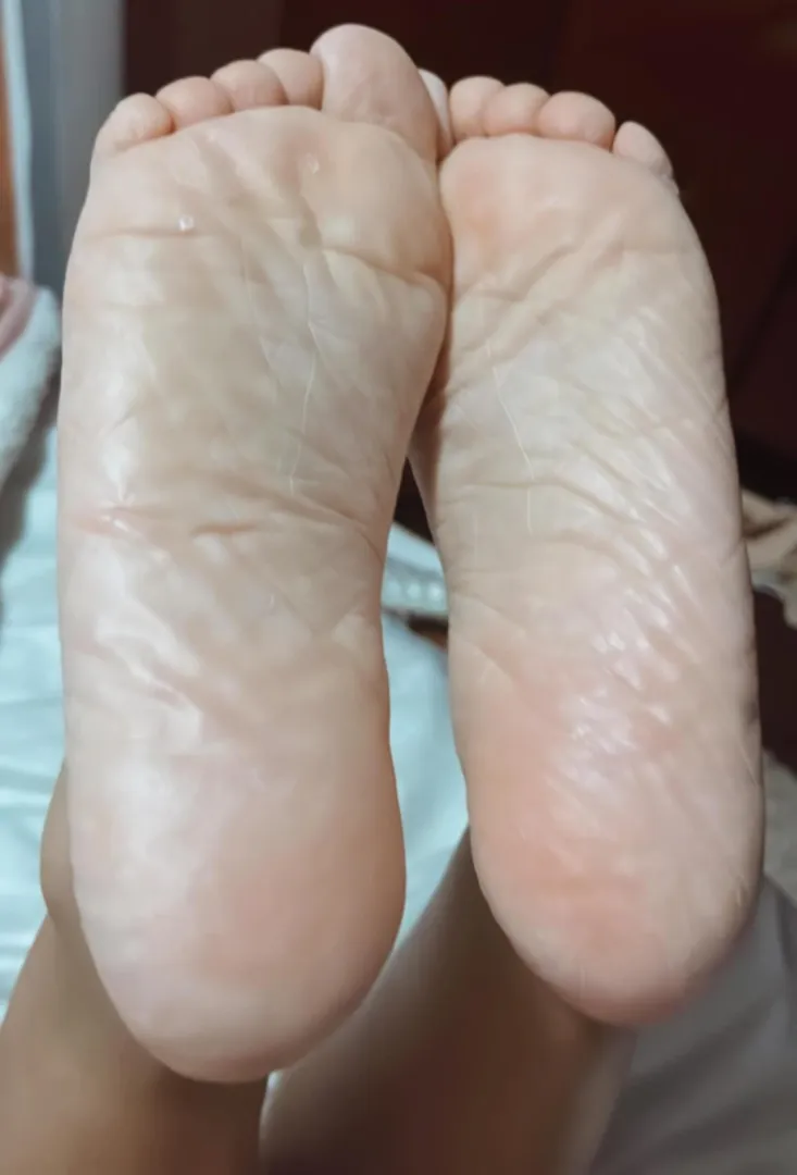 Enjoy the wrinkles on my soles. I need them counted. Do it posted by arboldebolas
