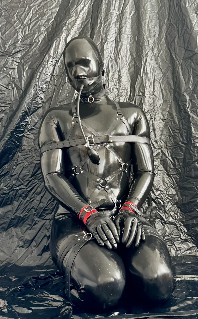 Enjoying the silence posted by dark_rubber