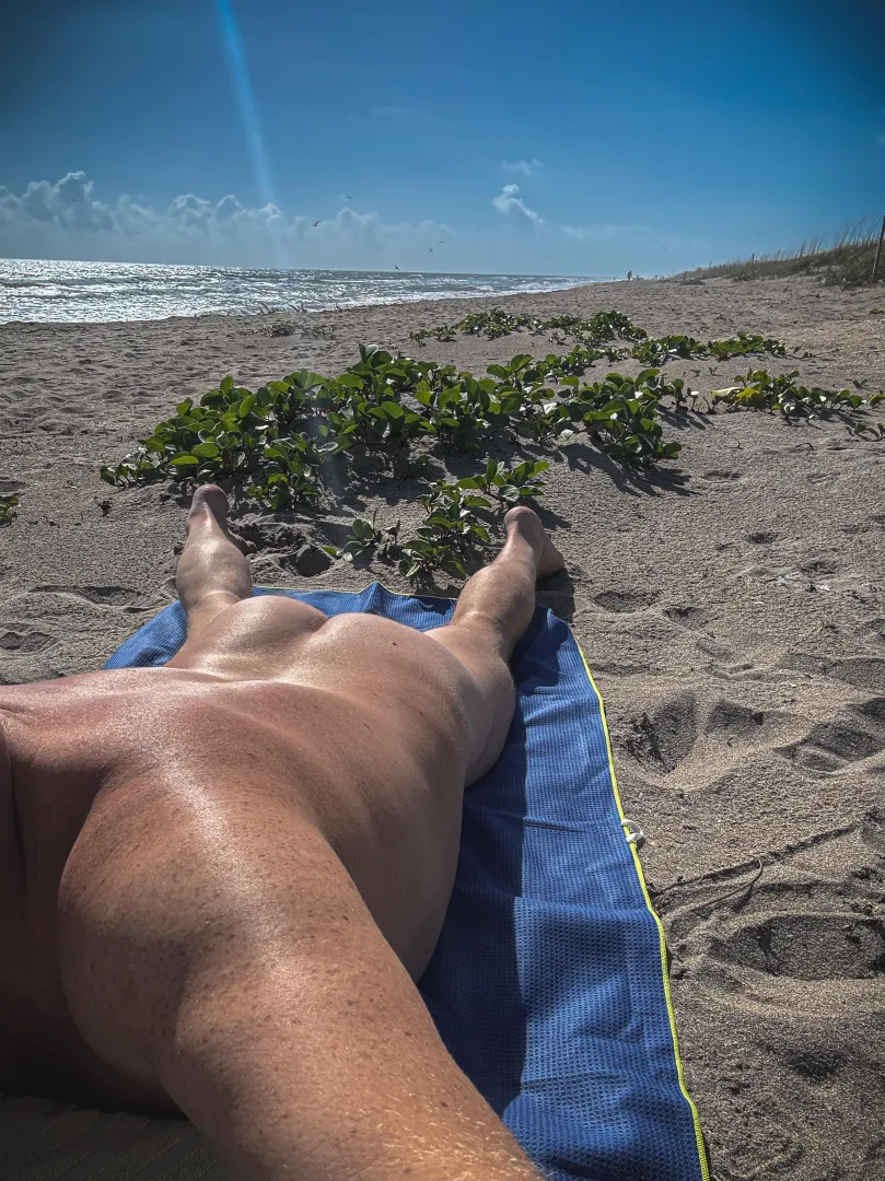 Enjoying the sun on your days off is the only way to live! posted by littleexhib