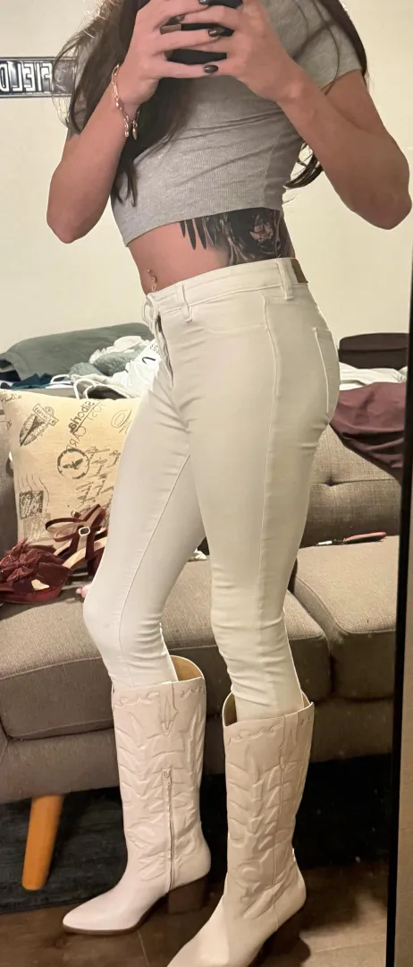 Entering my cowgirl era posted by chaisstarr