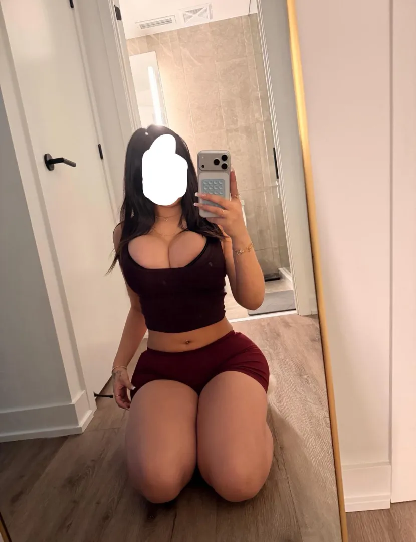 Envoyez moi un message si vous dormez pas je m’ennuie.. posted by Frequent_Bobcat6931