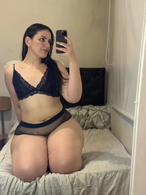 Est-ce que mes formes te donnent envie de fuir… ou de rester ? by Petitenatureee062