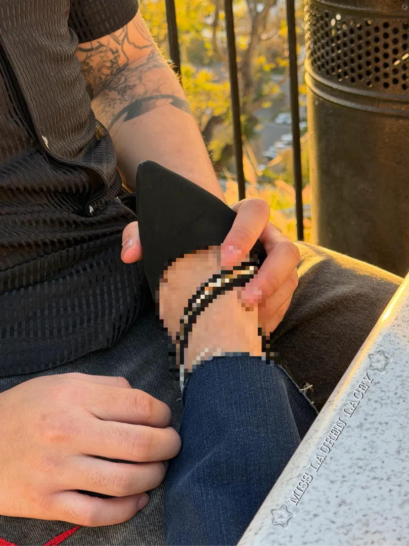 Even just a peek of My feet pixels and you’re jumping down the rabbit hole posted by MissLaurenLacey