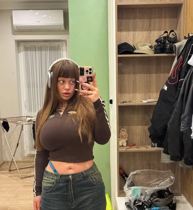 evening selfie posted by BlushRiven