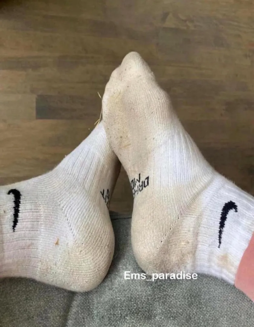 Ever smelled a marathon runner’s socks or shoes? here’s your chance! ‍♀️NIKE pairs available! posted by ems_paradise