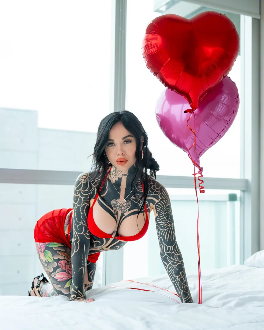 ever tittyfuck a big tiddy goth girl? posted by inkedgirlmiaaa