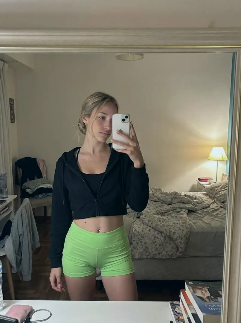 every curve of my body is visible posted by BunnyWhiskerGlow