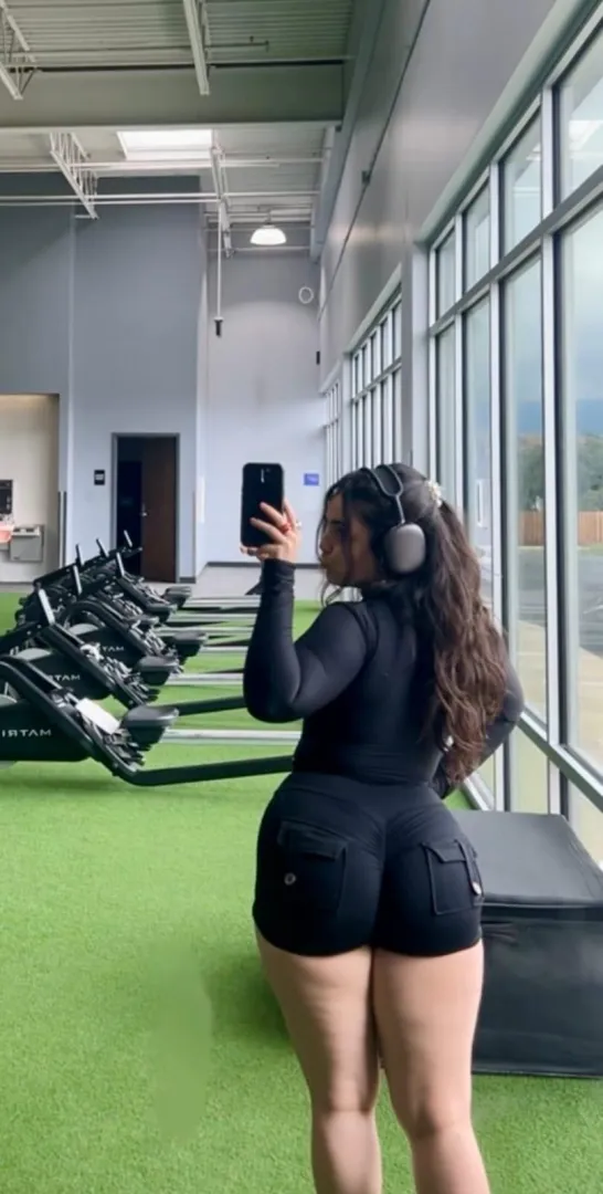 Every day are a glutes day posted by Ok_Bass7088