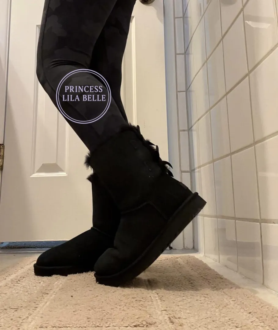 Every day is my payday. Be my good boy and go send triple digits.  posted by lavenderlilabelle