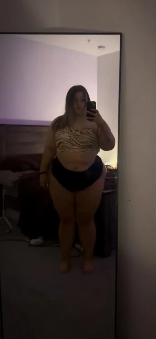 Everyone needs some curves in there life⏳ by Jennaelaye