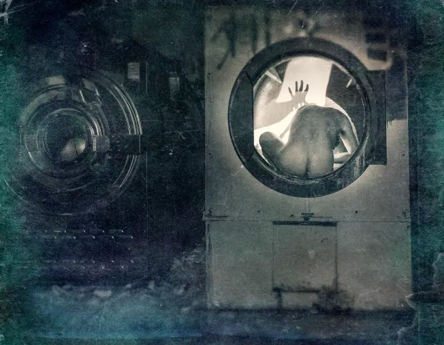 Exploring with my flash light and finding glass by artzmonter