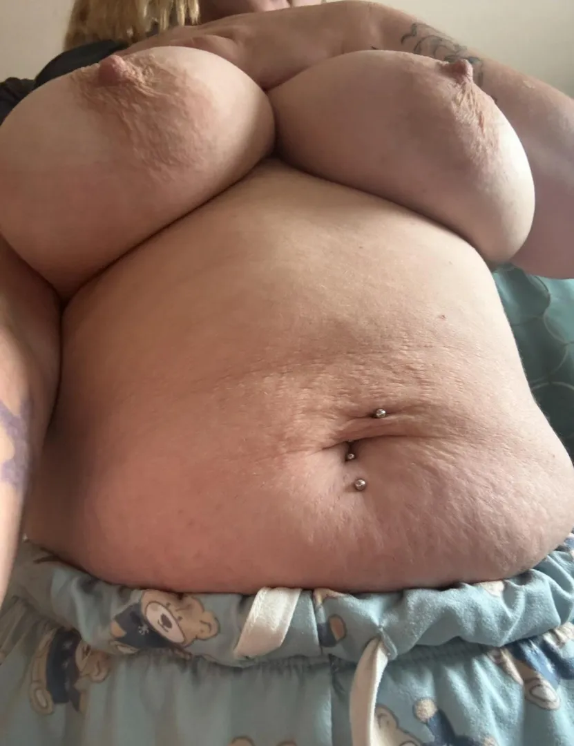 Extra large pillows for your comfortability posted by givecassiecash