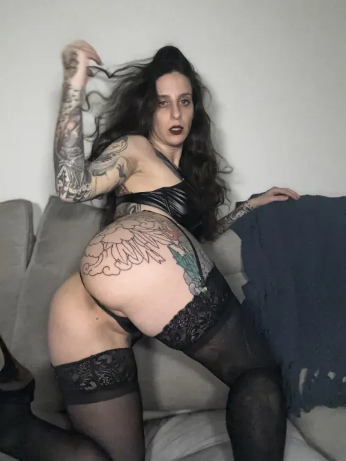 Extra thick vampire by ellixraven