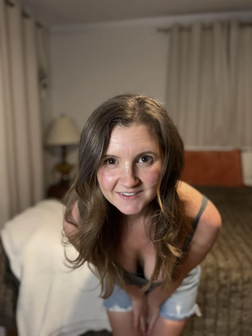 Eye contact, sweetie. [f] posted by MrsBeaCullen