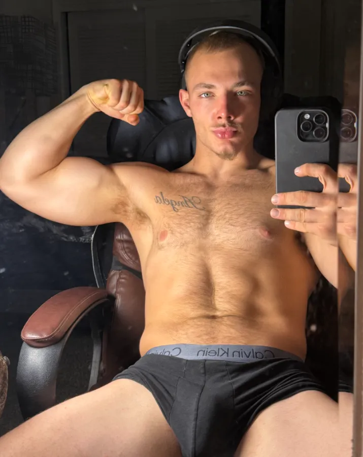 Eyes up here posted by SeanMichaelOfficial