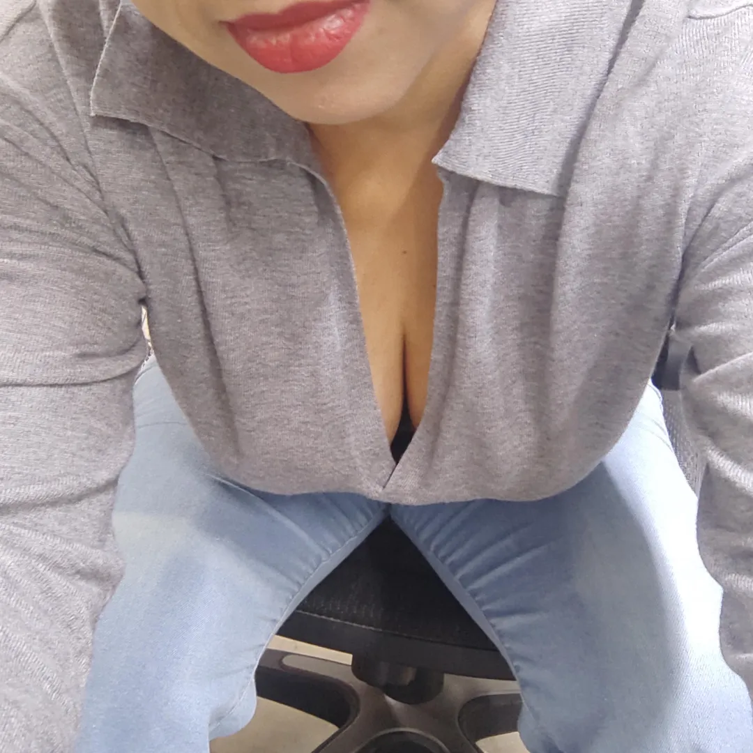 Eyes up here posted by Elaryxa