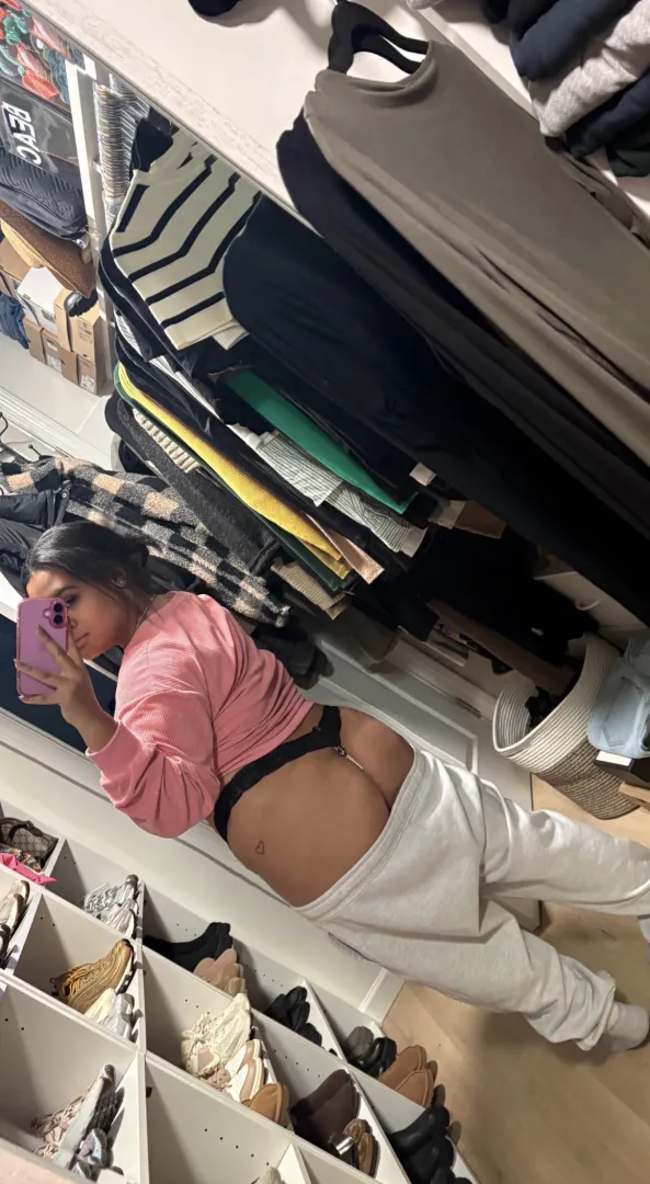 F 23  can you tuck my tag in? posted by Just_Trouble_3713