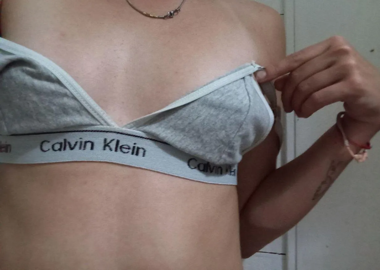 [F] Craving for someone's attention right now , Anyone available? #NorthCarolina posted by PeacefulPurrBox