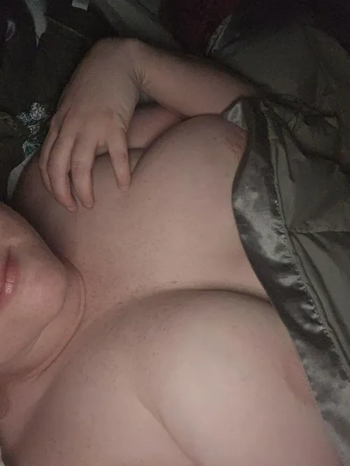 (F) feeling warm and toasty in bed by redheadslut94