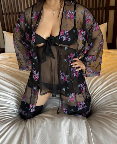 [F] Heading to the taboo show to find something kinky by Handful_OF_Daisy