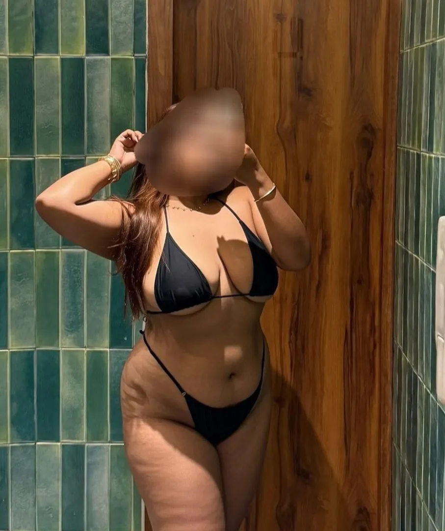 F Here looking for Mature couples. posted by Healthy-Aside-8062