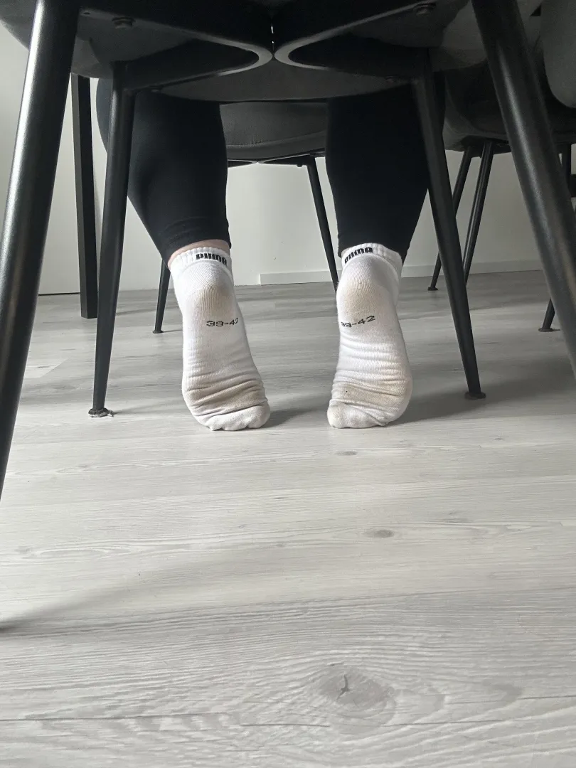 [F] Look at these dirty socks. You like it? posted by kira_blk12