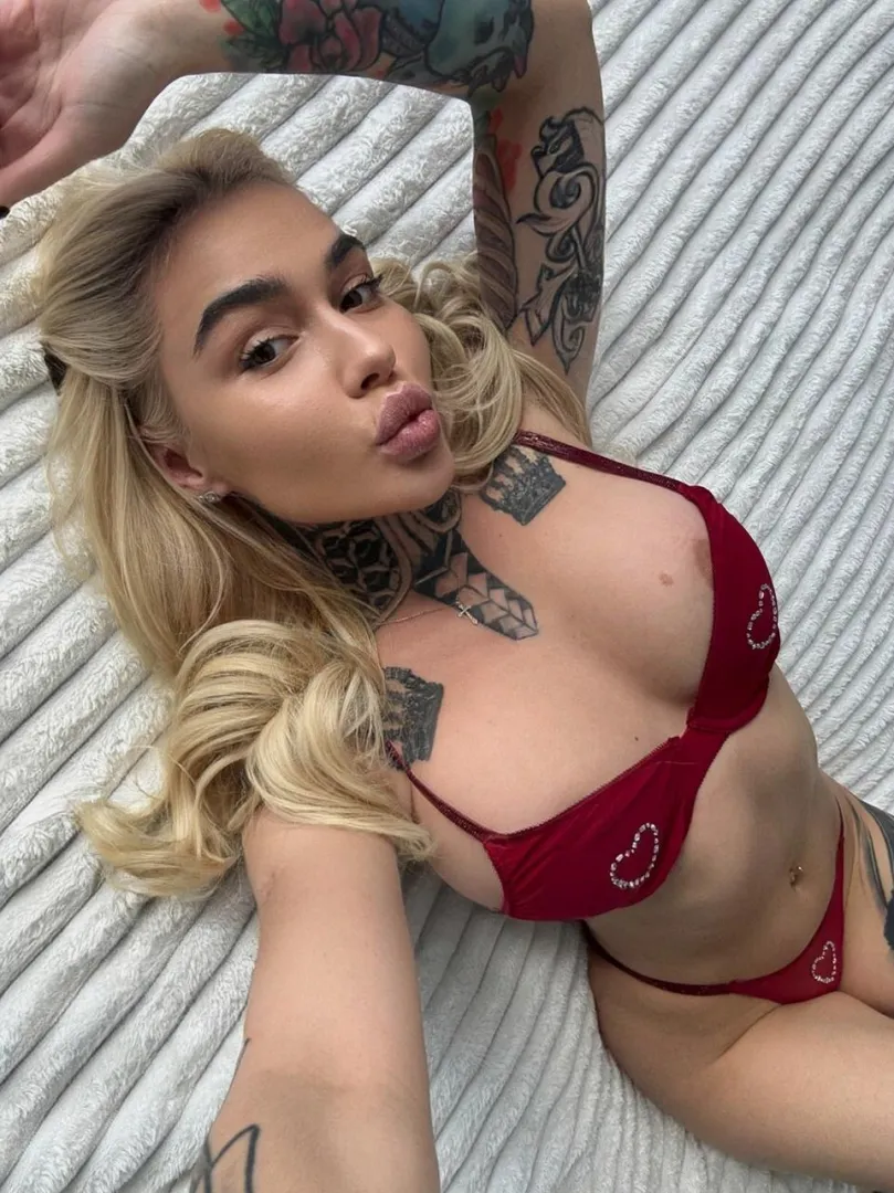 [F] Ready for desert posted by ScreenCompetitive695