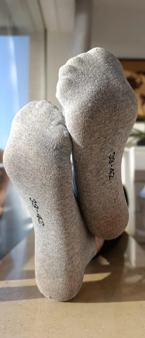 [F] smelly, sweaty & dirty - wearing sneakers the whole day  posted by Mary_Taylor2269